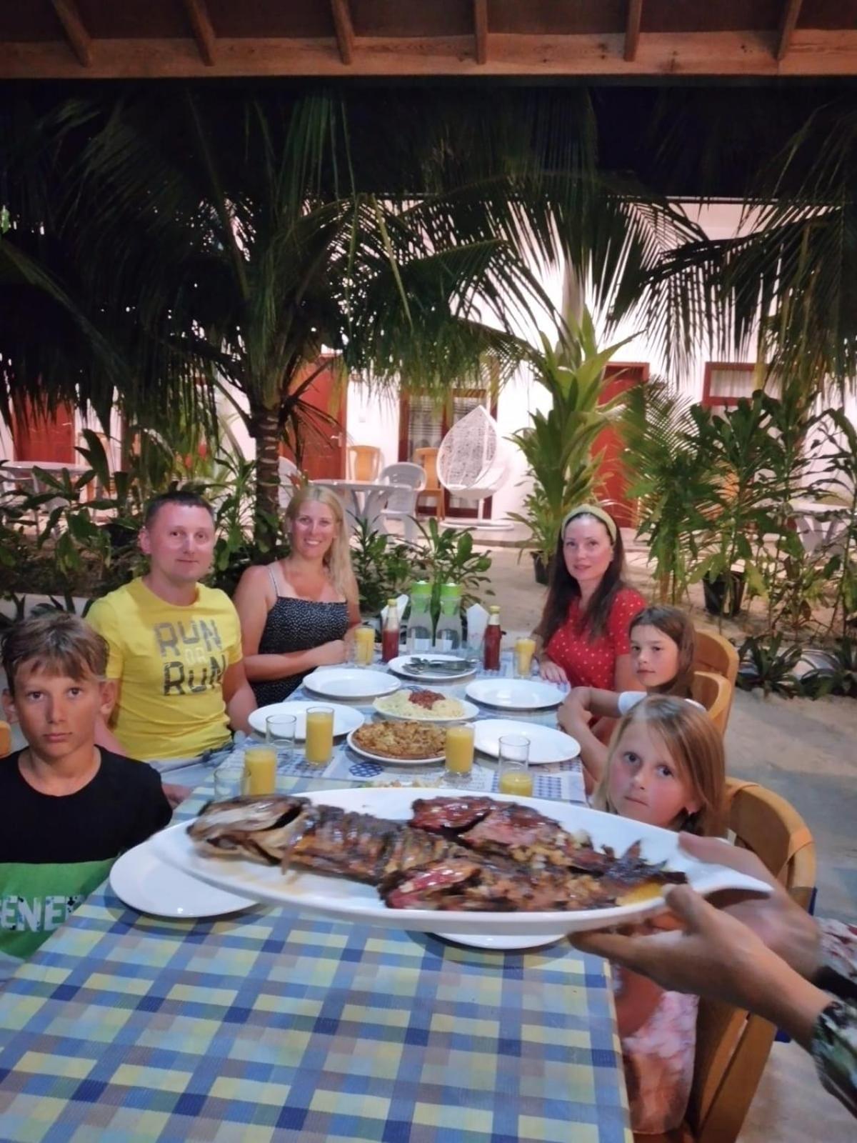Sunrise Inn Thoddoo Ngoại thất bức ảnh